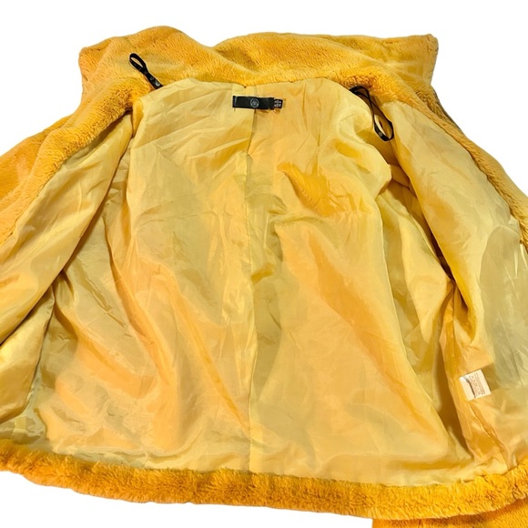 MISSGUIDED Yellow Oversized Cropped Faux Fur Bomber Jacket - Picture 6 of 9